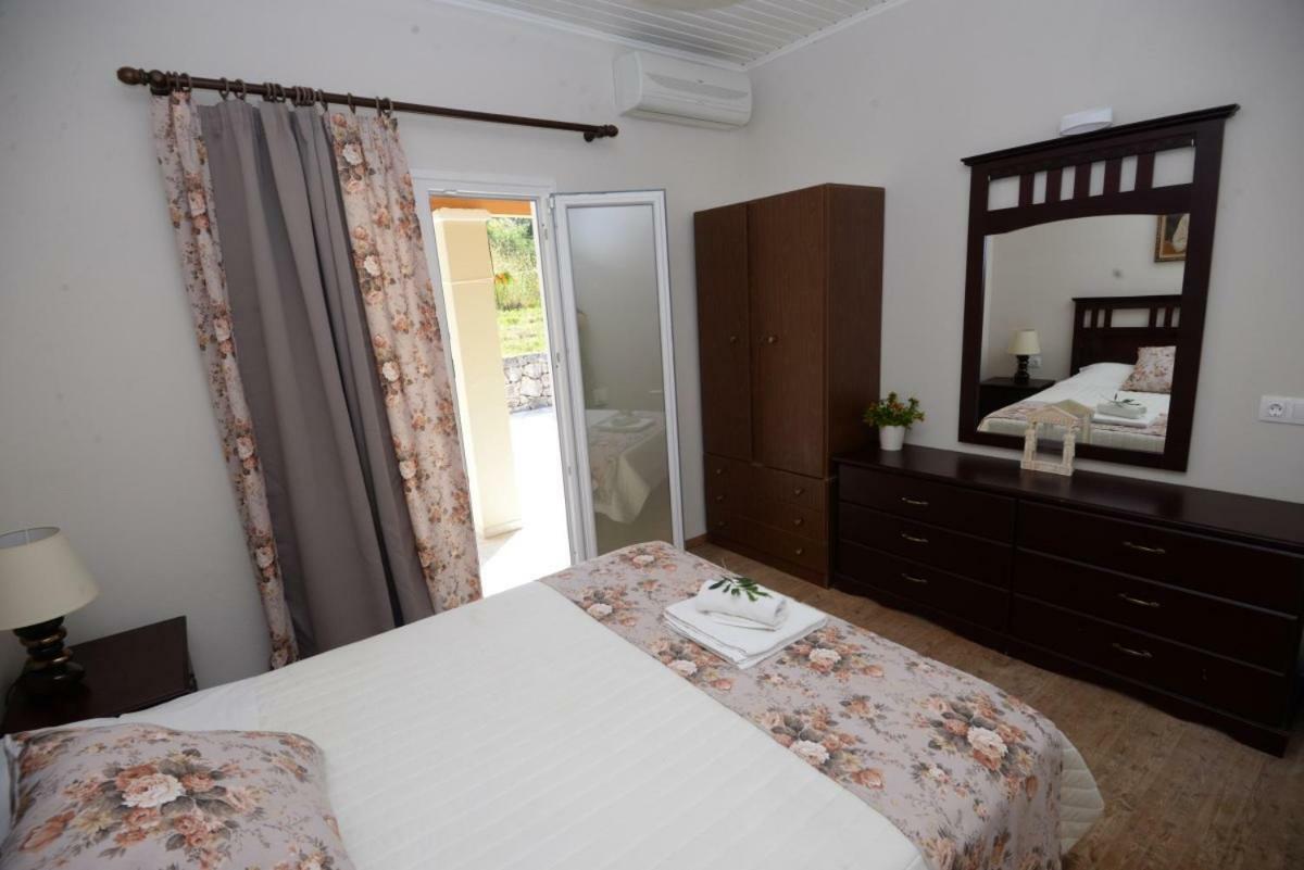 Villa The Olive Grove House Kassiopi Exterior foto